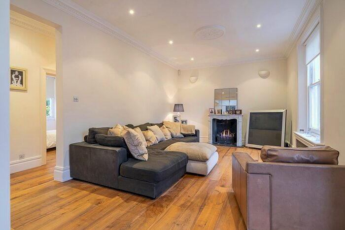 3 Bedroom Flat To Rent In Linden Gardens, London, W2
