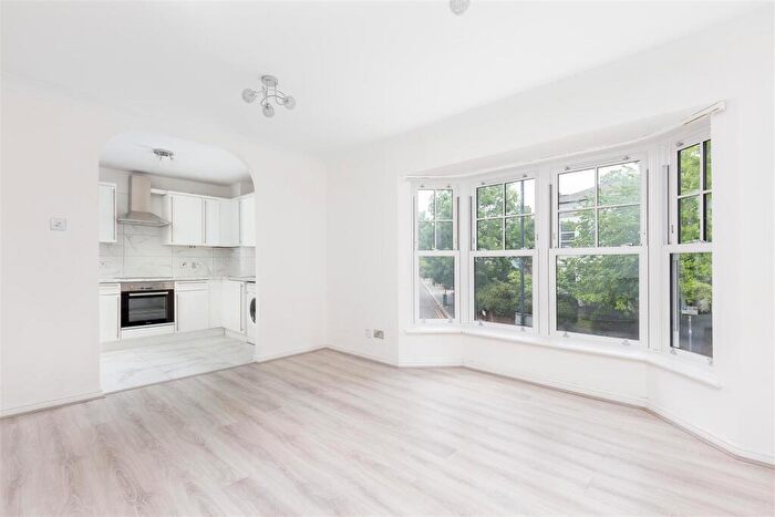 2 Bedroom Apartment To Rent In Cavendish Road, Brondesbury, NW6