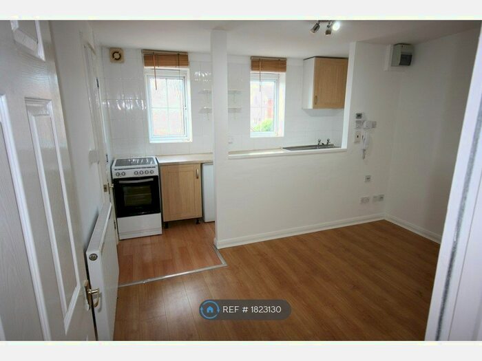 1 Bedroom Flat To Rent In Loak Close, Clapham, Bedford, MK41