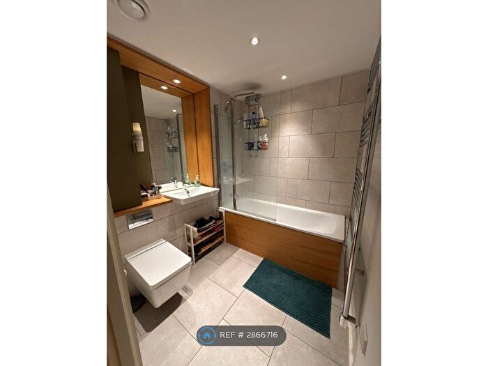 2 Bedroom Flat To Rent In Maraschino Apartments, Croydon, CR0