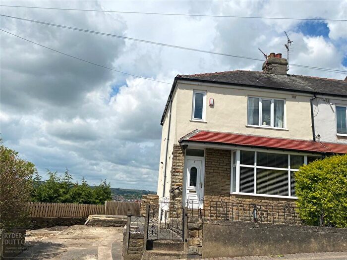 3 Bedroom End Of Terrace House To Rent In Bradford Old Road, Claremount, Halifax, HX3