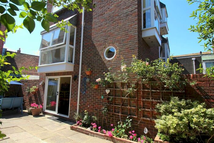 3 Bedroom Mews To Rent In Thames Street, Poole, BH15