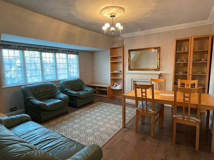 2 Bedroom Flat To Rent In Rutland Court, Queens Drive, West Acton, W3