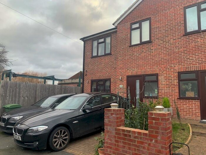 4 Bedroom Semi-Detached House To Rent In A Four Bedroom House In Carshalton, SM5