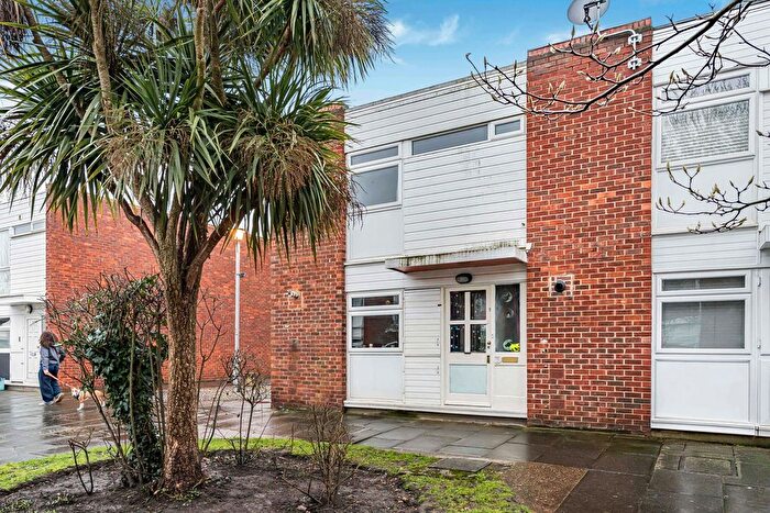 3 Bedroom End Terrace House For Sale In Brierley Close, London, SE25