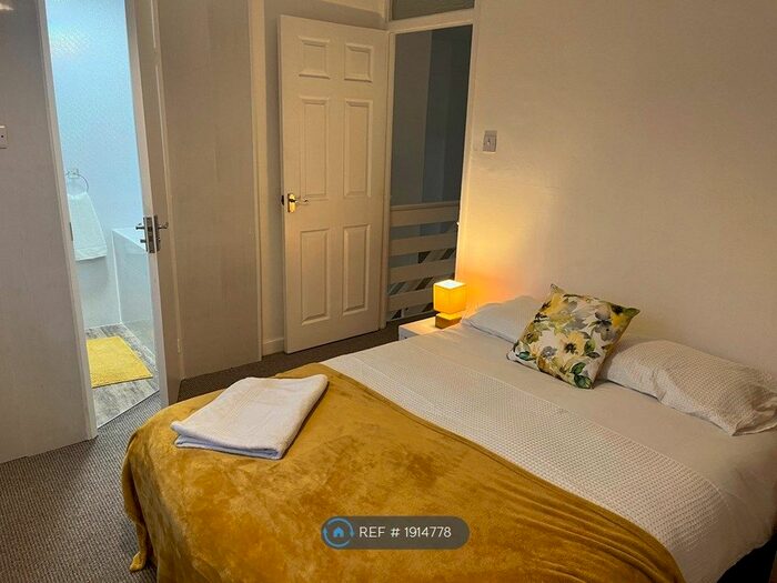 6 Bedroom Detached House To Rent In Barrowby Road, Grantham, NG31