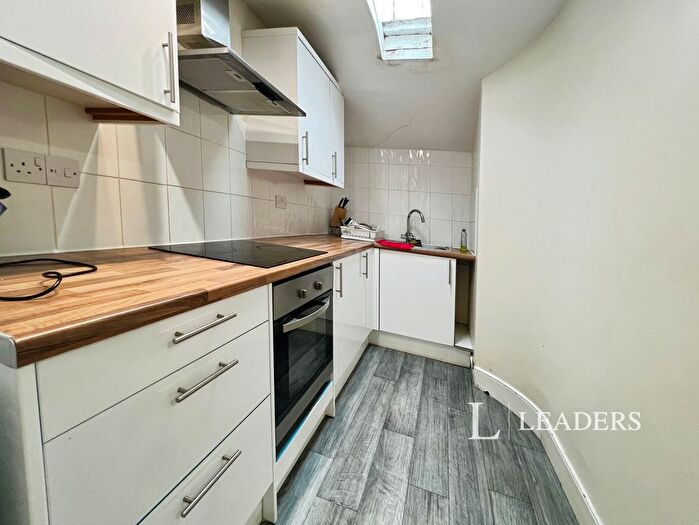 2 Bedroom Flat To Rent In Market Square, Buckingham, Buckinghamshire, MK18