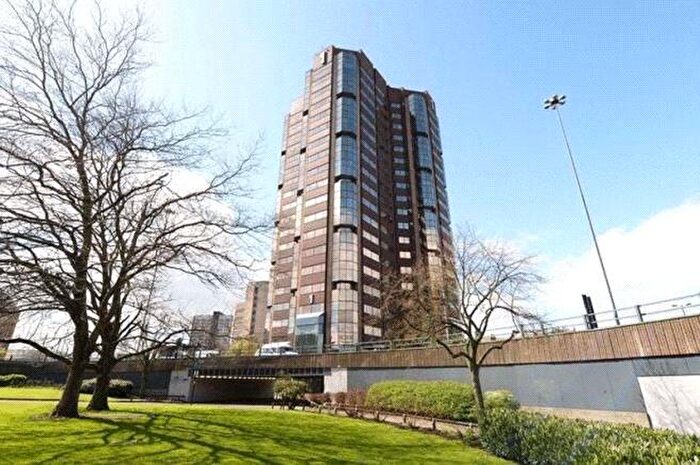 2 Bedroom Flat To Rent In Metropolitan House Hagley Road, Birmingham, West Midlands, B16