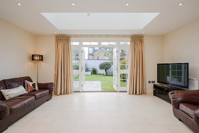 4 Bedroom Semi-Detached House To Rent In Lincoln Grove, Weybridge, KT13