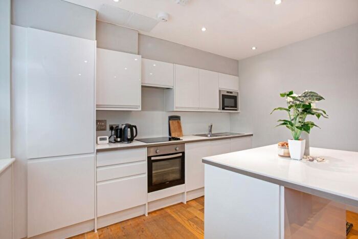 2 Bedroom Flat To Rent In Clayton House Vaughan Road, AL5