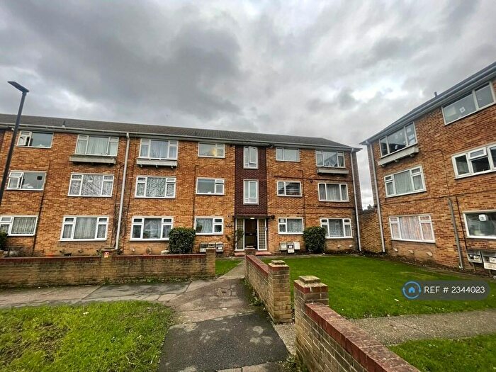2 Bedroom Flat To Rent In Cunningham Avenue, Enfield, EN3