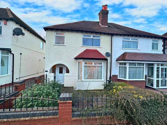 3 Bedroom Semi-Detached House To Rent In Hagley Road West, Oldbury, B68