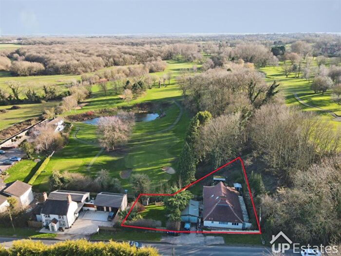 3 Bedroom Detached House For Sale In Leicester Road, Hinckley, LE10