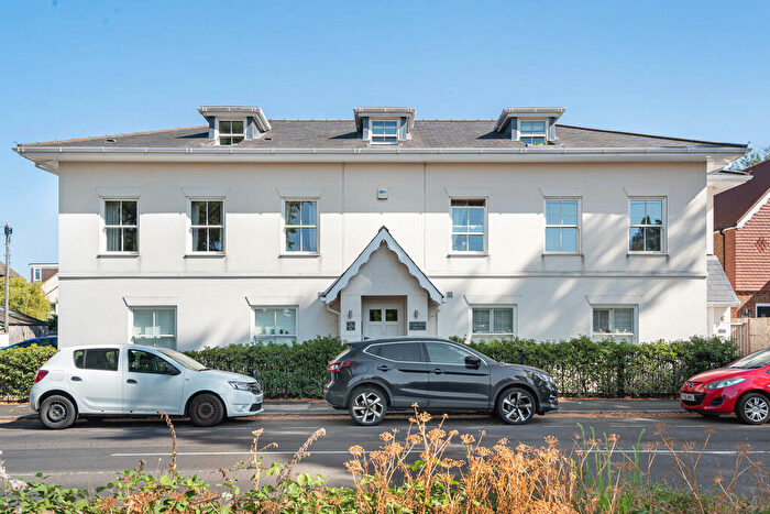 2 Bedroom Apartment To Rent In Kings Road, Shalford, GU4