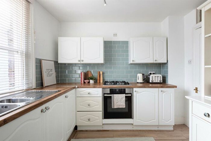 2 Bedroom Flat For Sale In London Road, Redhill, RH1