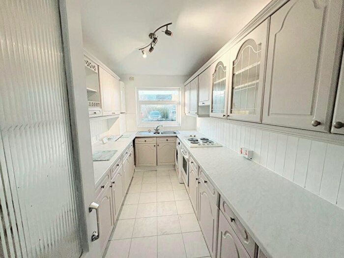 2 Bedroom Flat To Rent In Westgate Road, Oakdale, Beckenham, BR3