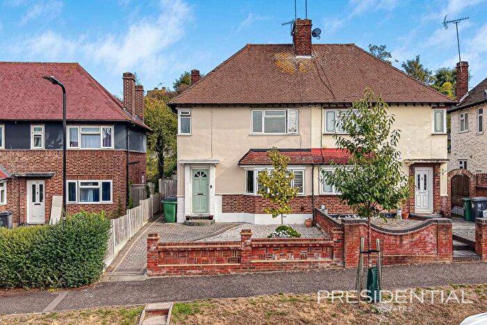 3 Bedroom Semi Detached House For Sale In Lawrence Hill, Chingford, E4