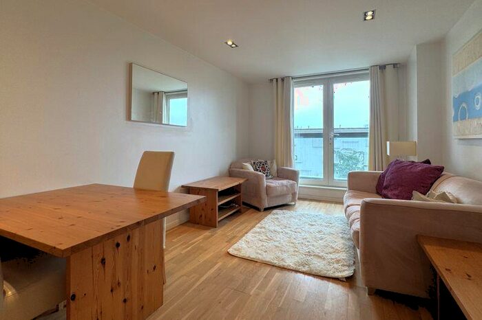 1 Bedroom Flat To Rent In Limeharbour, Crossharbour, E14