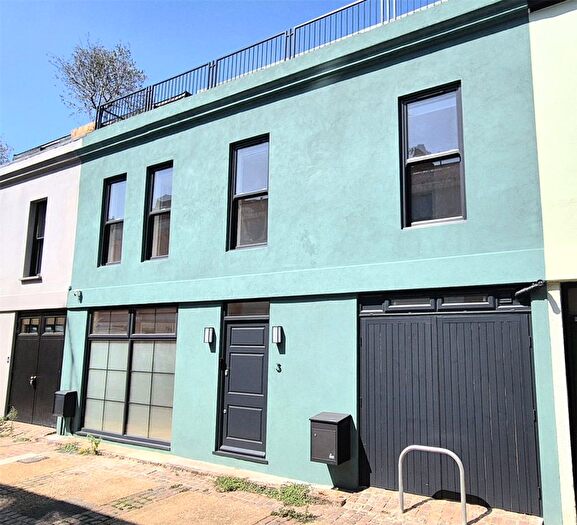 5 Bedroom Terraced House To Rent In Old Manor Yard, London, SW5