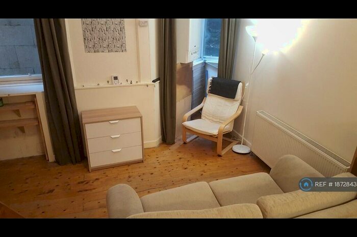 Studio To Rent In Dowanhill, Glasgow, G12