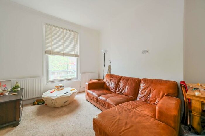 2 Bedroom Flat To Rent In Burdett Road, Poplar, London, E14