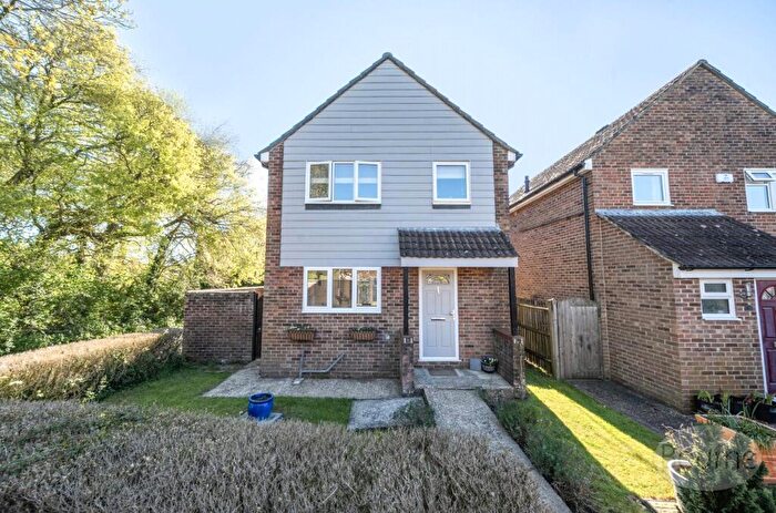 4 Bedroom Detached House For Sale In Stoneham Close, Petersfield, Hampshire, GU32