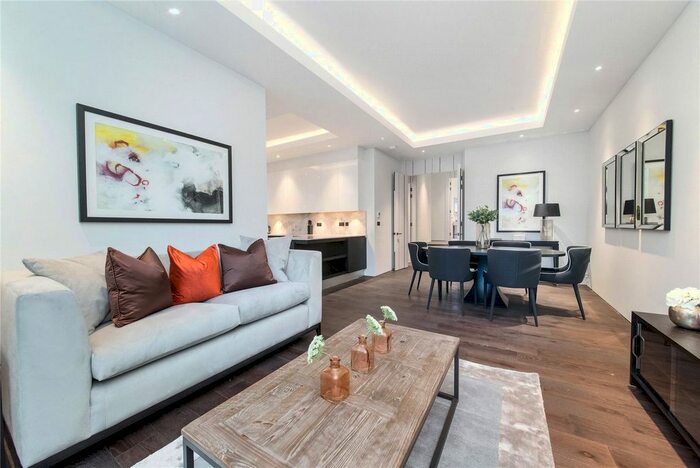 2 Bedroom Flat To Rent In Westminster Bridge Road, Waterloo, London, SE1