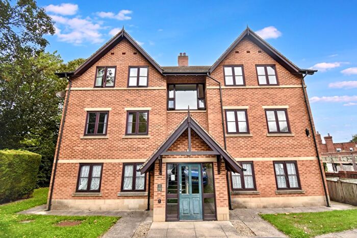 2 Bedroom Flat For Sale In Crosthwaite Court, Pontefract, WF8