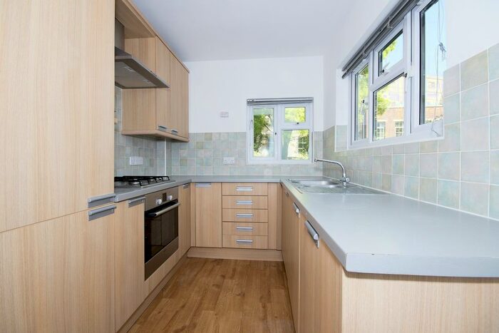 2 Bedroom Terraced House To Rent In Walton Crescent, Oxford, OX1