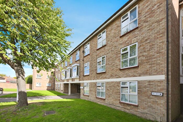 2 Bedroom Flat For Sale In Harrington Court, Hertford Heath, Hertford, SG13