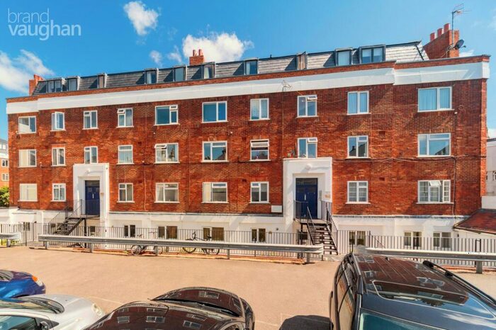 2 Bedroom Flat To Rent In Devonian Court, Park Crescent Place, Brighton, East Sussex, BN2