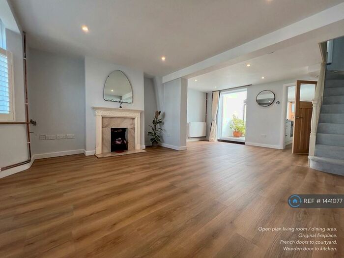 2 Bedroom Terraced House To Rent In North Gardens, Brighton, BN1