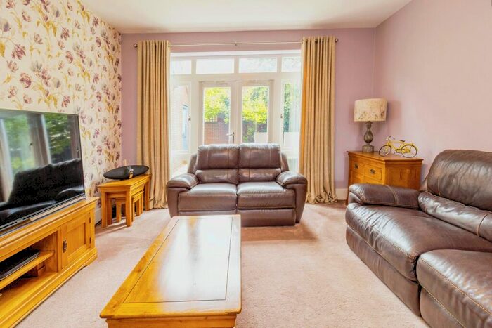 6 Bedroom Detached House For Sale In Kingswear Drive, Milton Keynes, MK10