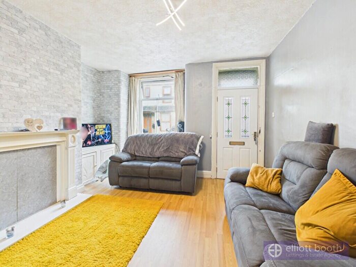 Barn Conversion For Sale In Amberbanks Grove, FY1