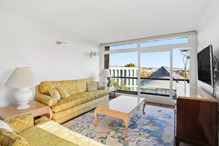 3 Bedroom Flat For Sale In Park Close, Ilchester Place, Kensington, W14