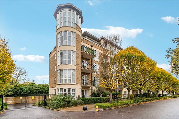 2 Bedroom Flat To Rent In Melliss Avenue, Kew, Richmond, TW9
