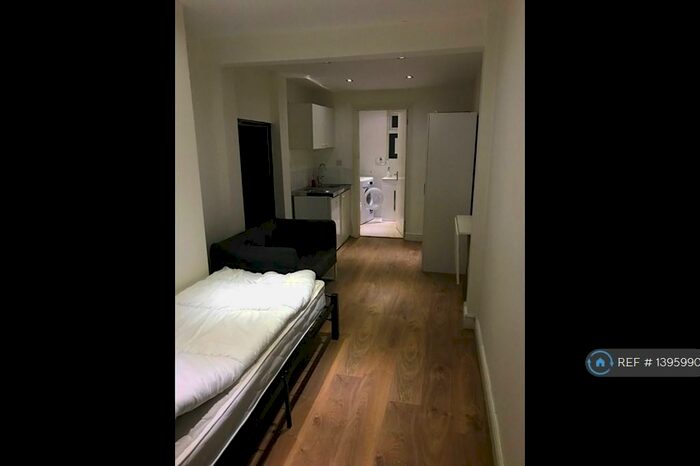 Studio To Rent In Rayleigh Road, Woodford Green, IG8