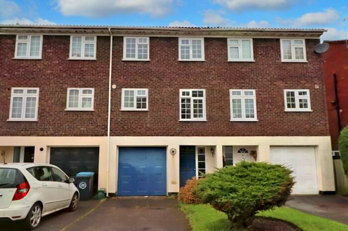 4 Bedroom Terraced House To Rent In Hillcrest, Weybridge, Surrey, KT13