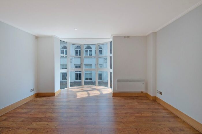 2 Bedroom Flat To Rent In Poland Street, London, W1F