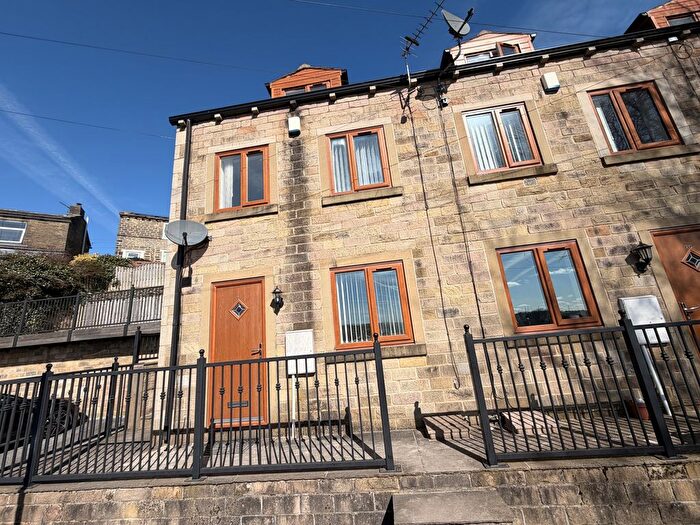 3 Bedroom Property To Rent In Hill Top Lane, Thornton, BD13