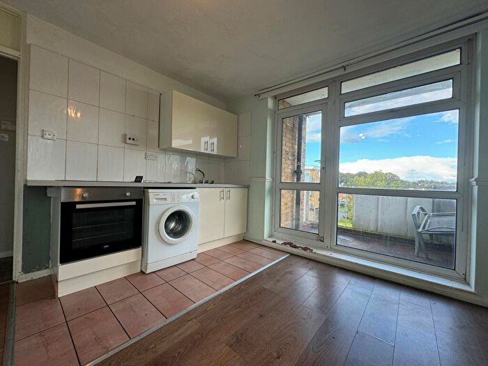 2 Bedroom Flat To Rent In Burke Drive, Thornhill, Southampton, SO19