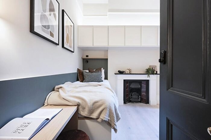 Studio To Rent In Kensington Gardens Square, London, W2