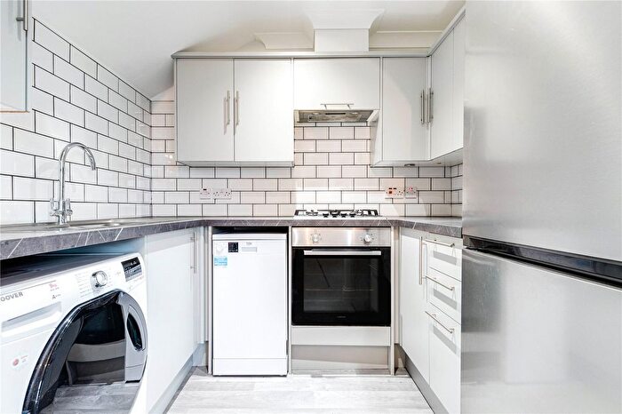 2 Bedroom Flat To Rent In Montague Road, Wimbledon, SW19