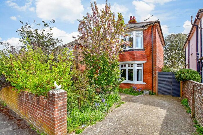 3 Bedroom Detached House For Sale In Orchard Road, Havant, Hampshire, PO9