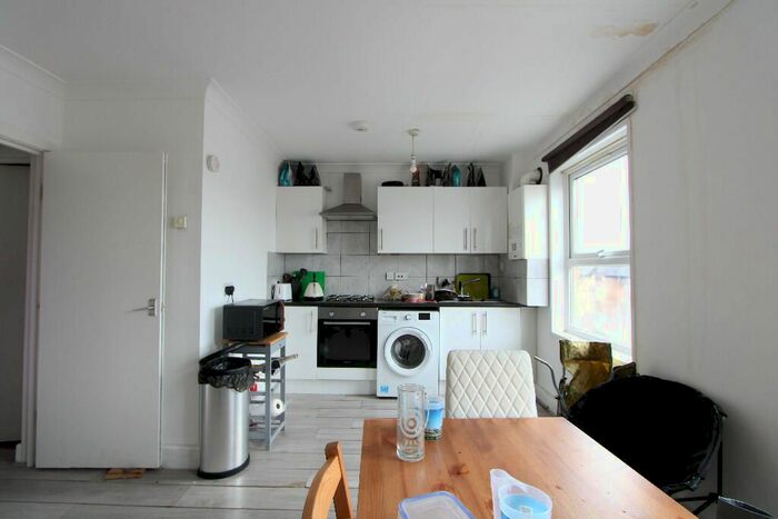4 Bedroom Flat To Rent In Tulse Hill, Brixton, SW2