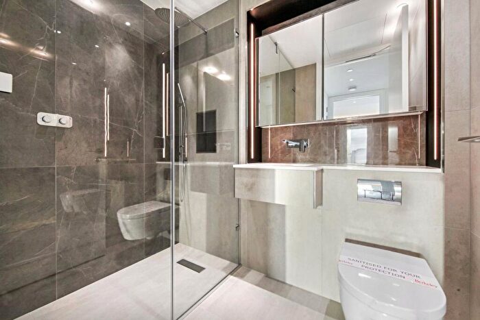 2 Bedroom Flat To Rent In Carrara Tower, Bollinder Place, EC1V