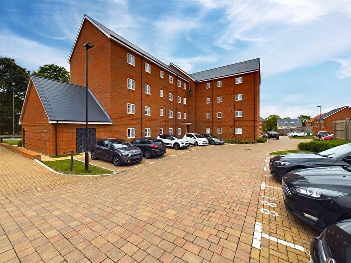 1 Bedroom Flat For Sale In Masterson Close, Wellesley, Aldershot, Hampshire, GU11