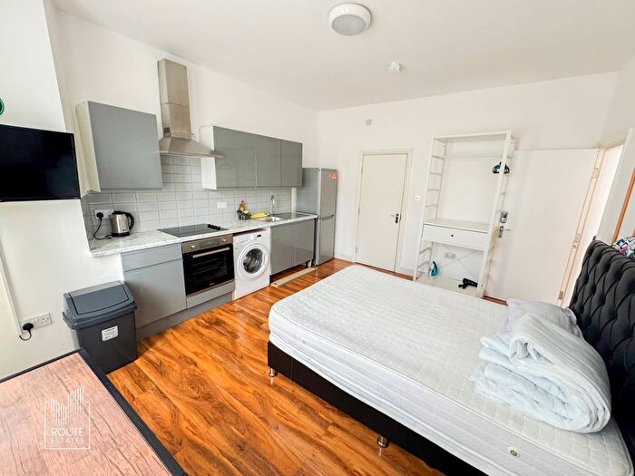 Studio To Rent In Meads Road, Wood Green, N22