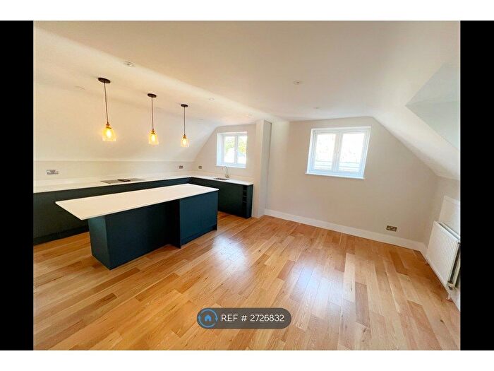 2 Bedroom Flat To Rent In Princes Way, London, SW19