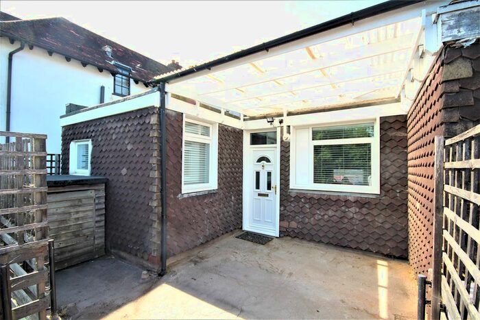 2 Bedroom Flat To Rent In Market Place, Chalfont St Peter, SL9